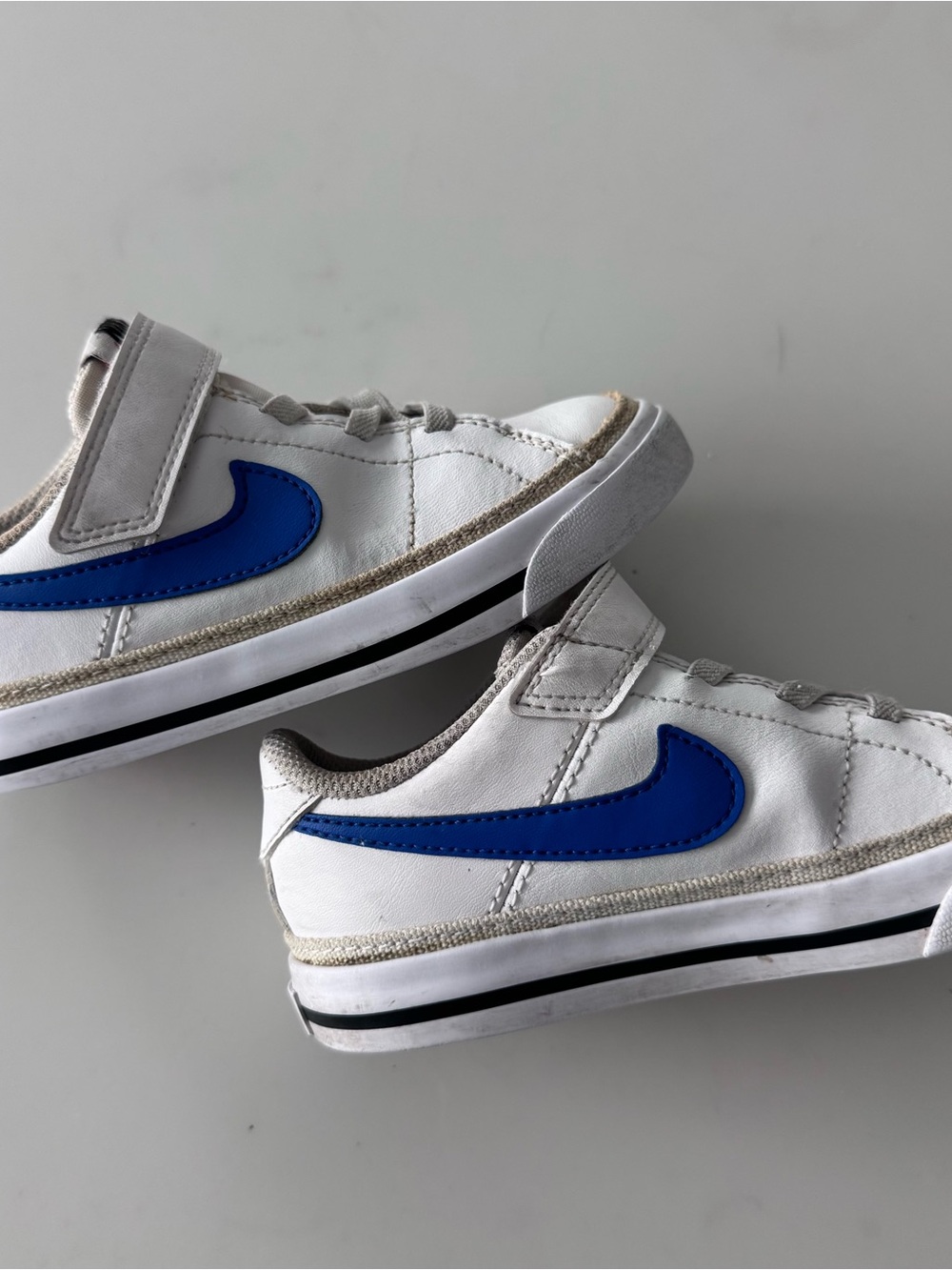 Nike Court Legacy Shoes • Little kid 9C in white & blue.